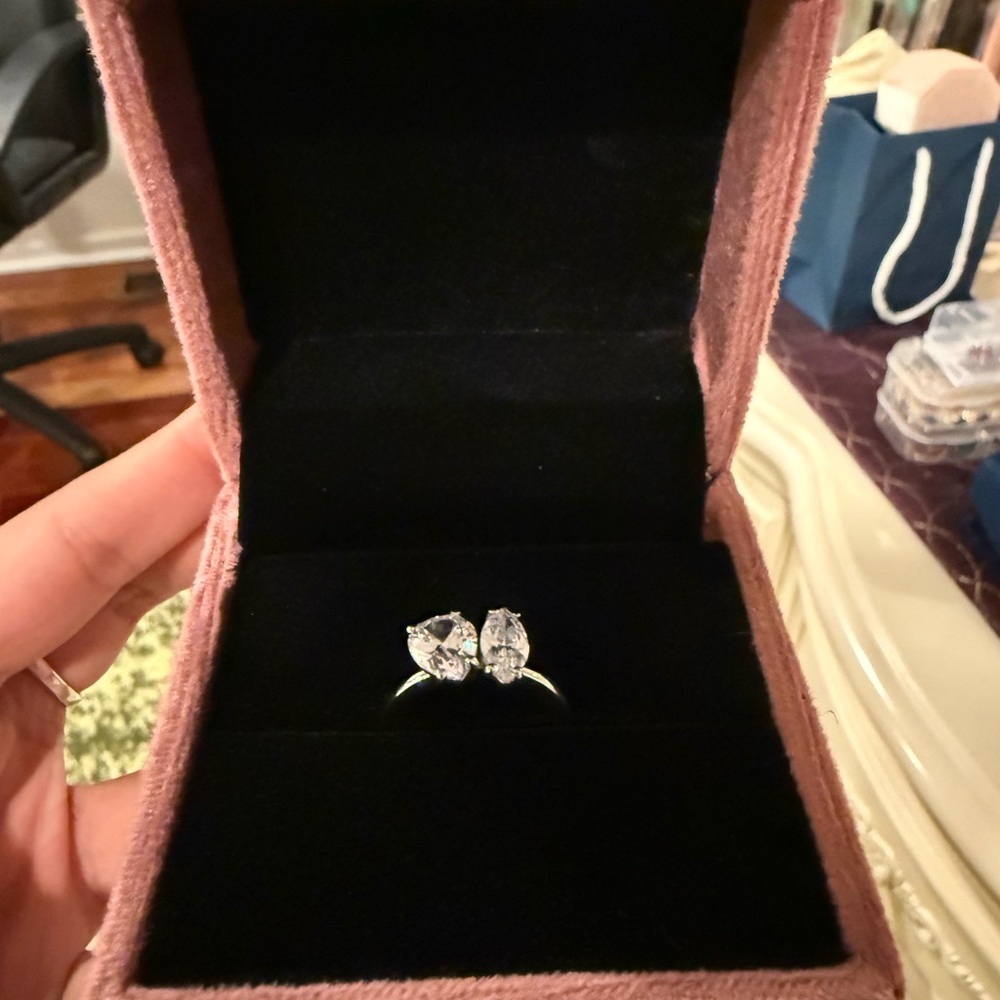 Elegant Women's Ring